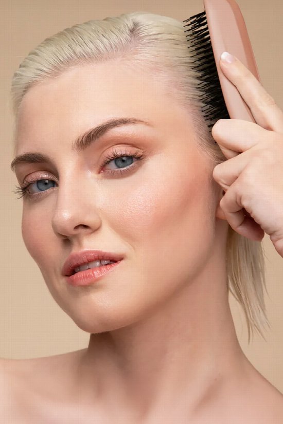 Stimulating Scalp Renewal Brush